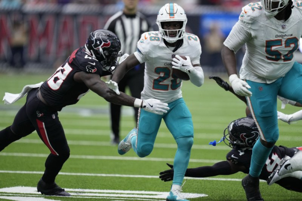 Dolphins RB De'Von Achane still recovering from shoulder surgery