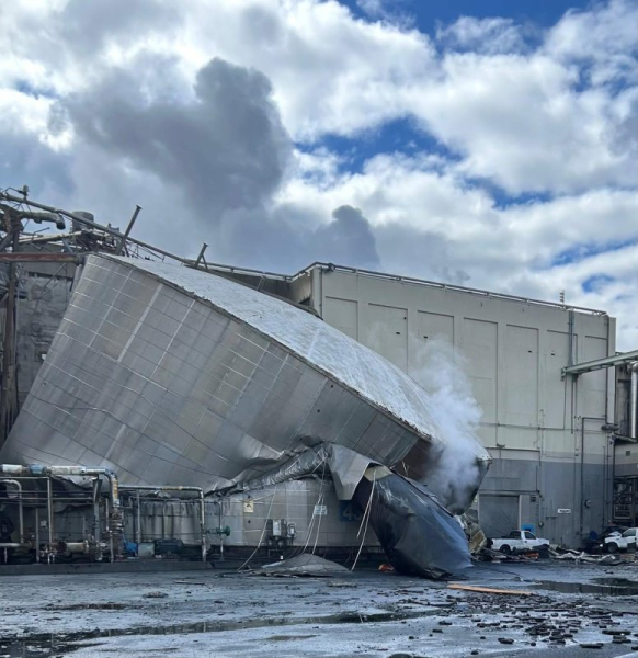 One dead, nine missing following implosion at Washington paper mill