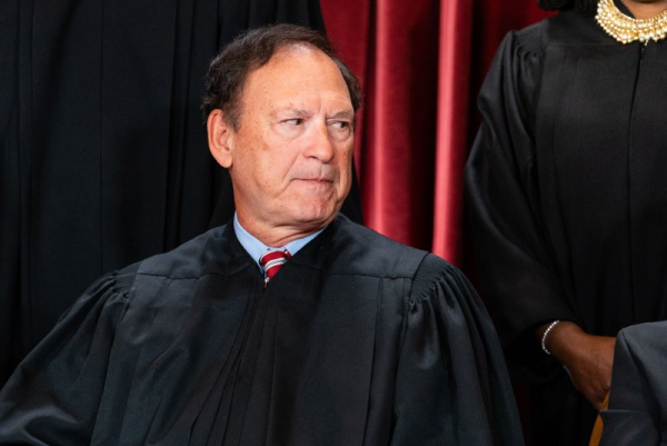 Supreme Court extends pause on abortion pill ban until Thursday Supreme Court extends pause on abortion pill ban until Thursday