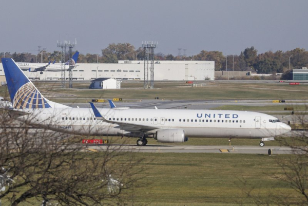 United Airlines flight hits truck, light pole on New  Jersey Turnpike