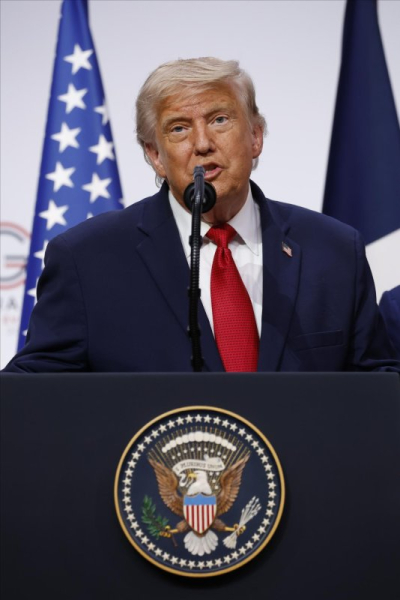 Sources: Trump signs Iran agreement while in France Sources: Trump signs Iran agreement while in France