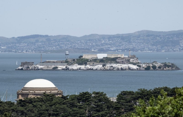 1 dead, 2 missing after pontoon capsizes near Alcatraz