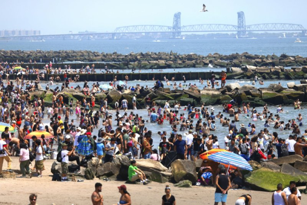 8 shot including 4 children in Fourth of July shooting in Coney island 8 shot including 4 children in Fourth of July shooting in Coney island