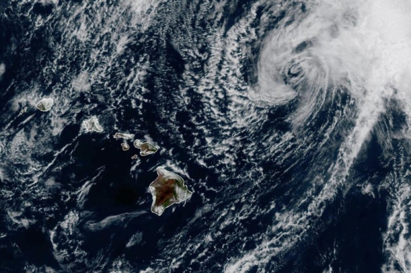 Fausto brings large, dangerous surf to Hawaii