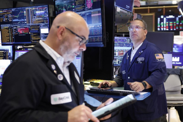 House passes bill to restrict, not ban, lawmaker stock trading House passes bill to restrict, not ban, lawmaker stock trading